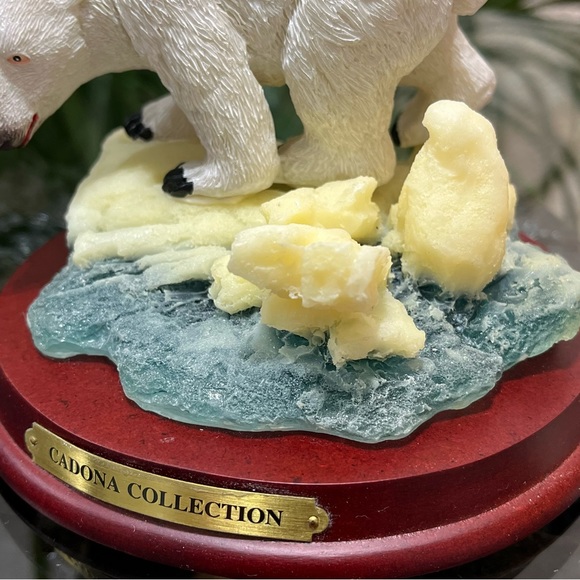 🧊 Polar Bear Statue 🧊 Cadona Collection - Picture 10 of 10